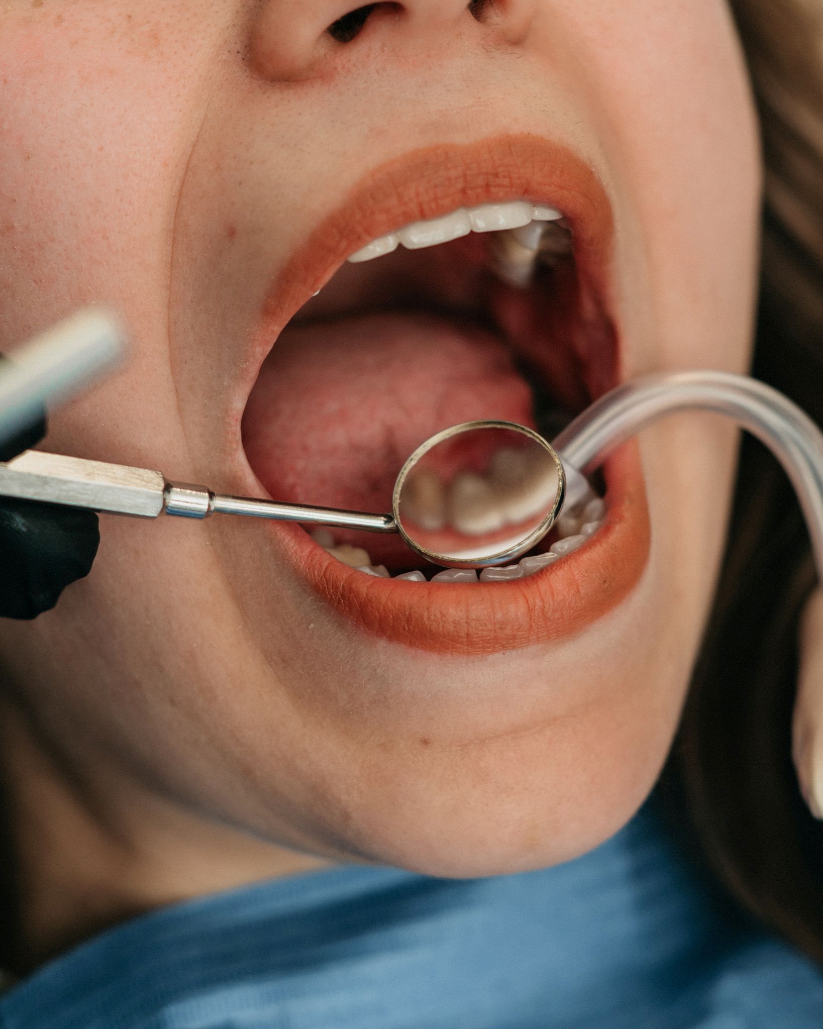 slika žene sa osmijehom